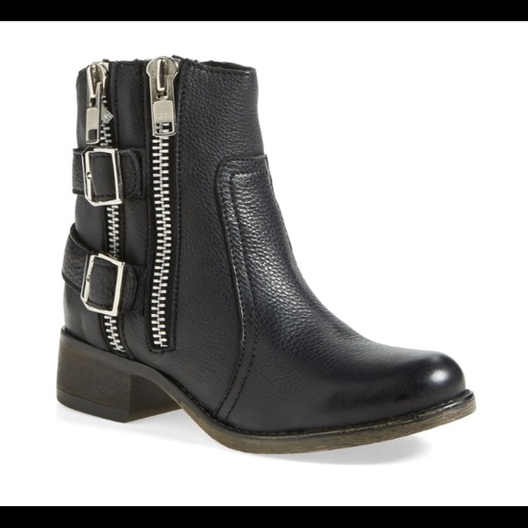 Steve Madden Shoes - Steve Madden Mottoo black leather boots.
